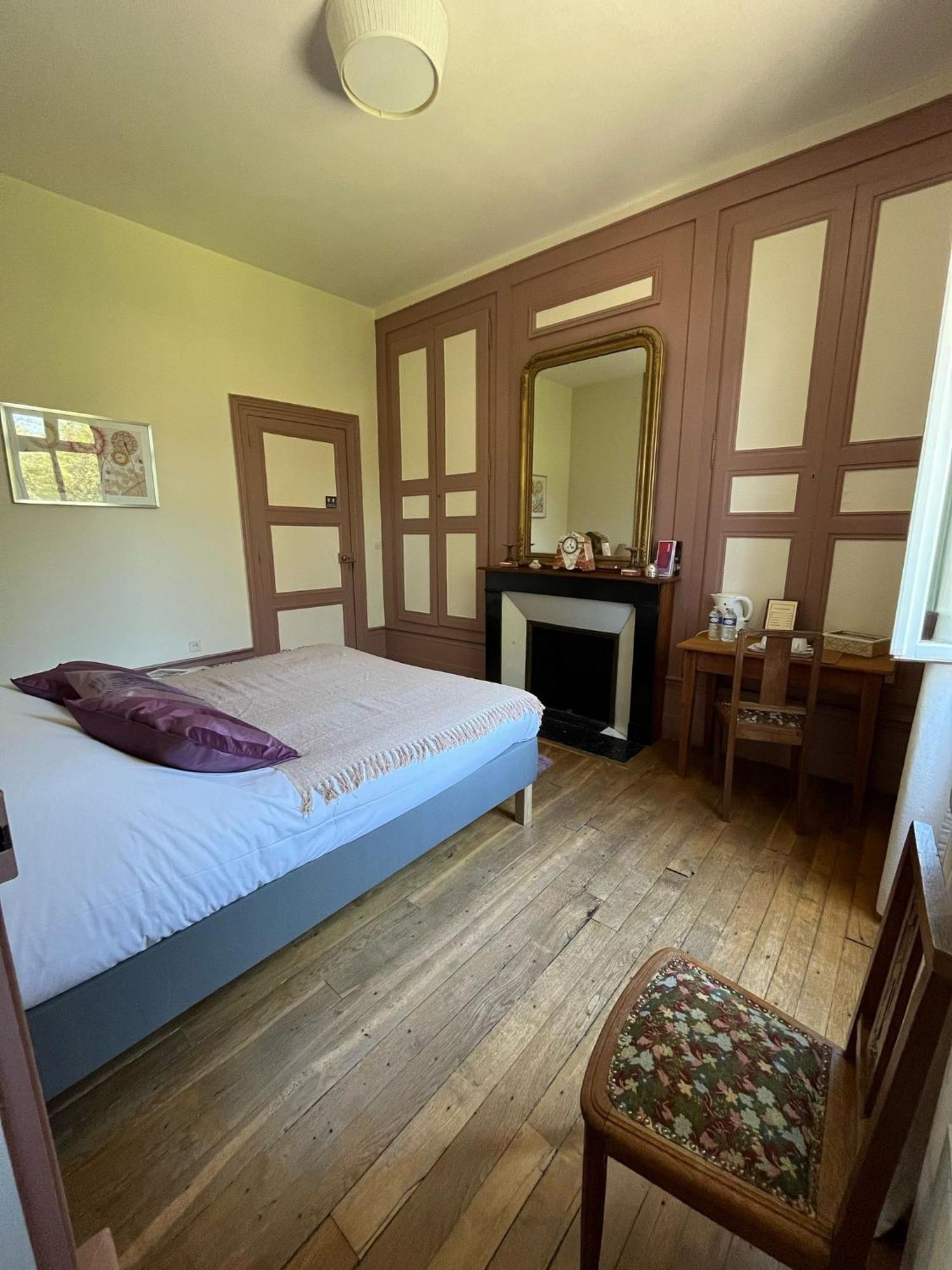 Chateau De Pougy Bagian luar foto